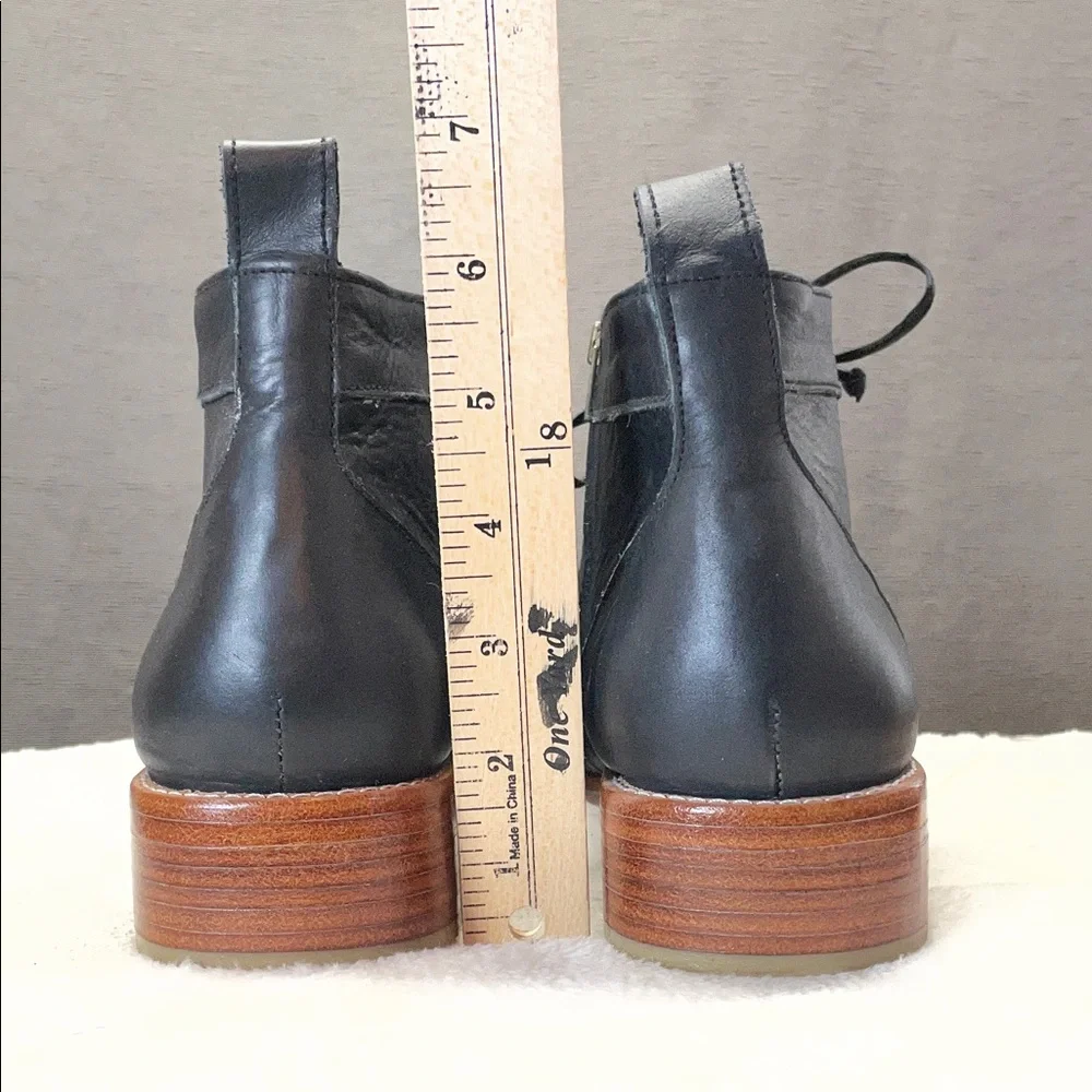 ELF‎ Black Leather Ankle Booties